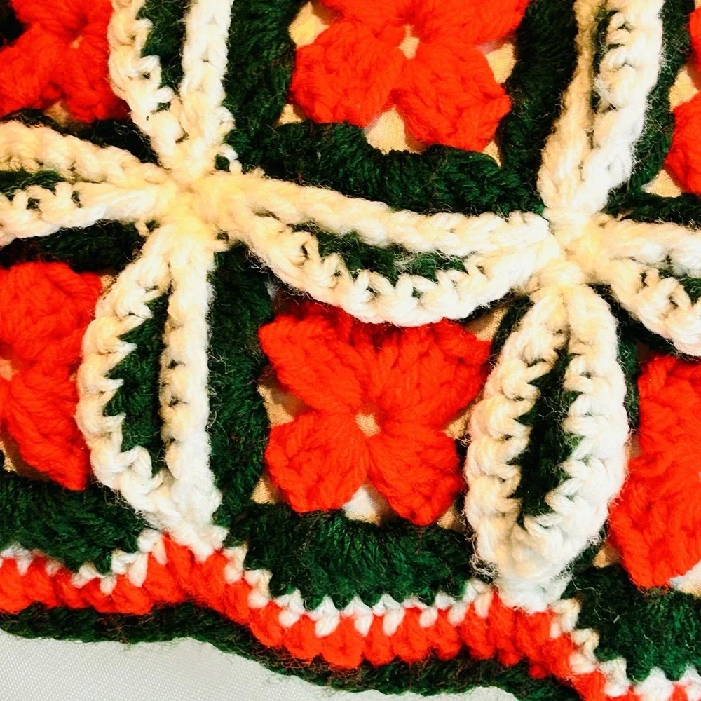 2 Crochet Christmas Throw Pillows Handmade Square Red White Green  12